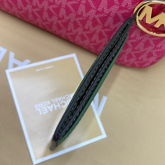 MICHAEL KORS
Large Pebbled Leather Card Holder Case
Fern Green 
NWT - Picture 5 of 16